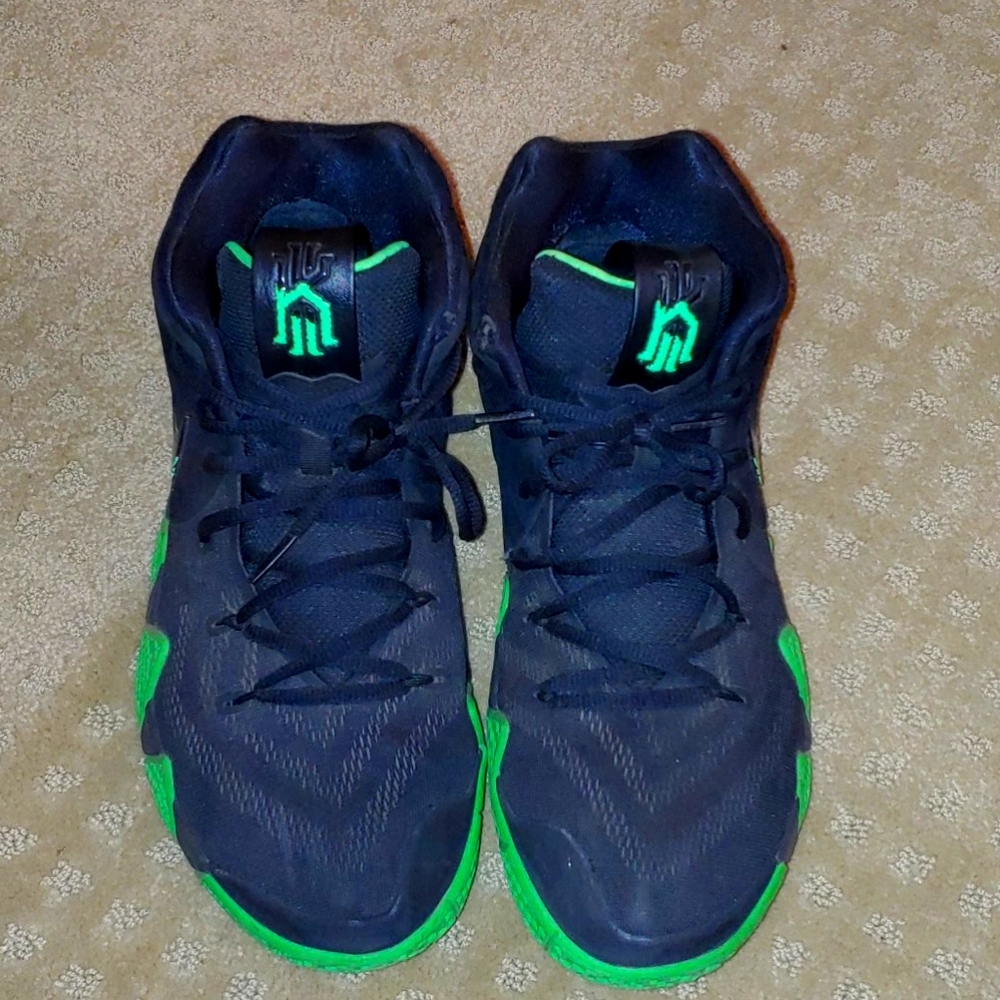 Mens basketball shoes Kyrie 4 Halloween edition